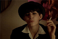 新生代時尚教主露朵蓉Lou Doillon反串演出女同電影《巴黎舞男》