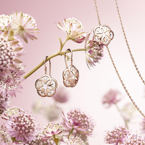 百花紛飛的浪漫！OMEGA Flower高級珠寶系列化身花之女神