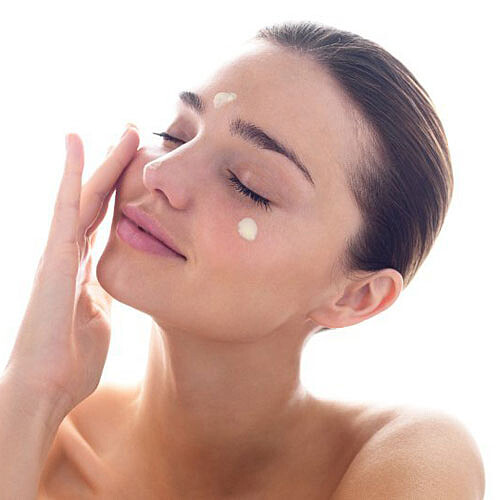 你居然還在塗乳霜？！今年冬天一定要學學凍齡女星都在用的「油封」保養法