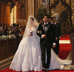 昆凌世紀婚禮著用婚鞋！搖滾鞋王Giuseppe Zanotti Design的夢幻鞋款是…！