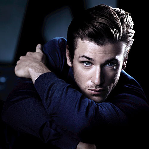 香奈兒全新藍色男性香水形象廣告 詮釋摩登男性率性生活風格