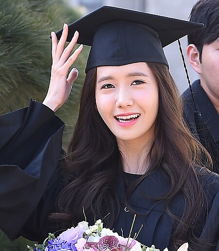 潤娥今日畢業 校花級美照公開網友盛讚