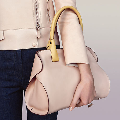 只要是折耳都令人無法抗拒嗎?TOD&amp;#039;S折耳包 好...好像有點可愛啊~