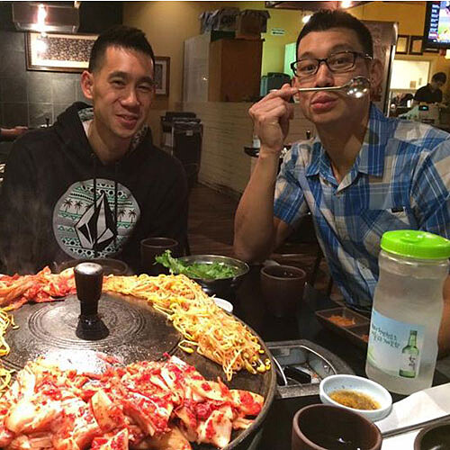 直擊！VOLCOM經典Logo帽T打造林書豪哥哥美式休閒LOOK