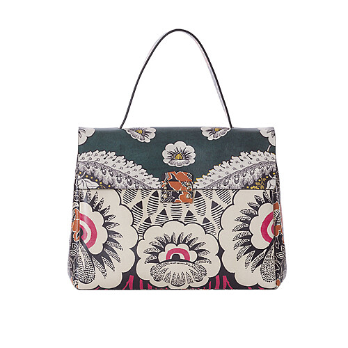 豔冠群芳！綺拉 奈特莉搶先穿上VALENTINO春夏系列