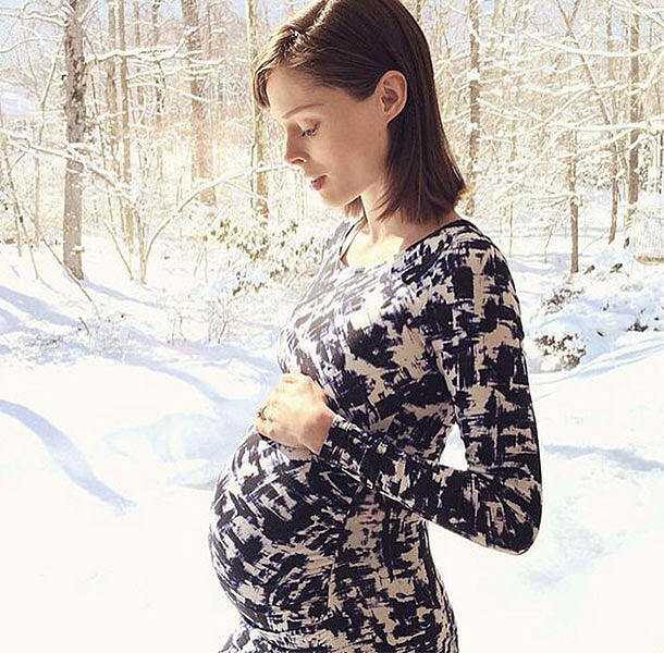 美到不合理！超模Coco Rocha的10套懷孕穿搭