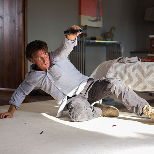 《全面逃殺》：西恩潘「地表最強槍手」