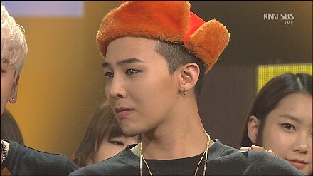 從來不哭的G-Dragon這次真的哭了！簡單一句話訴說三年甘苦…