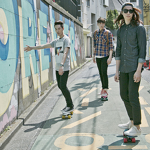 第三張全創作專輯《一萬小時 1,0000 HOURS》，宇宙人勇敢追夢，那你呢？