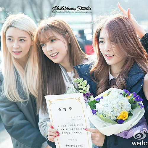 畢業季到了!學韓妞Kystal、秀智無害妝容制霸畢業典禮