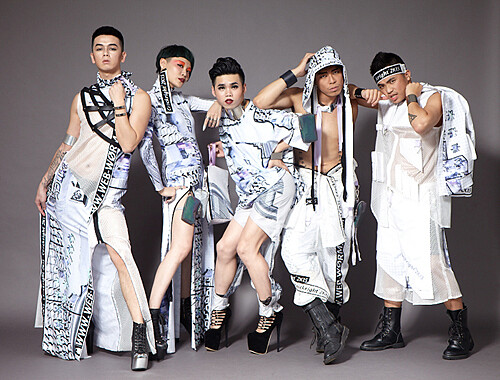 跟同志女王蜂一起邁向更潮更美的明天吧！