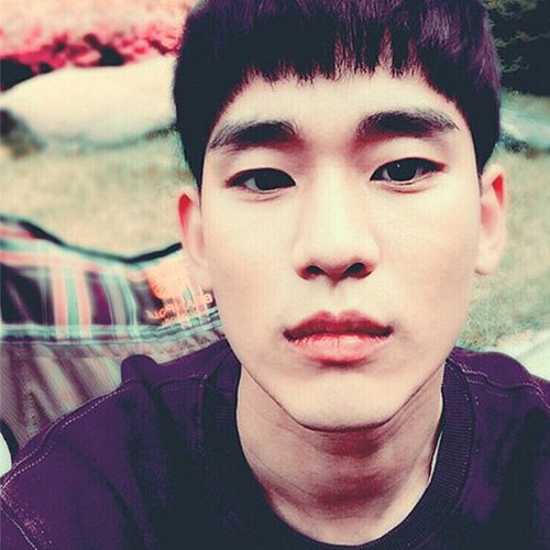 原來男神愛自拍！金 秀賢Instagram自拍萌照好可愛