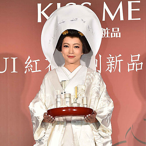 戲劇天后高宇蓁披日式嫁紗，親獻KISS ME YUI紅花系列分享日式美顏之道