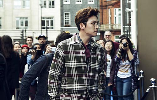 池昌旭現身 dunhill 2016 春夏大秀！換上格紋衫、古著鏡變氣質型男 