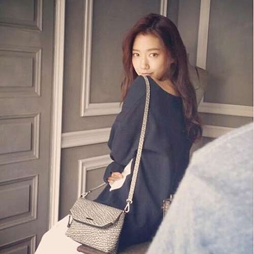 朴信惠獲讚「孝女明星」為父母顧店親和力十足