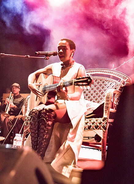 Tory Burch巴黎旗艦店開幕趴 Lauryn Hill 金嗓大唱超搶鏡