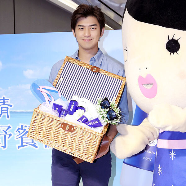 陳柏霖與幸運粉絲共躺雪子沙灘 私授野餐派對防曬秘訣