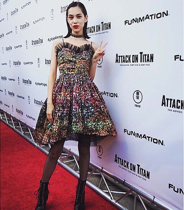《進擊的巨人》好萊塢全球首映！水原希子撂中文俏皮吸睛