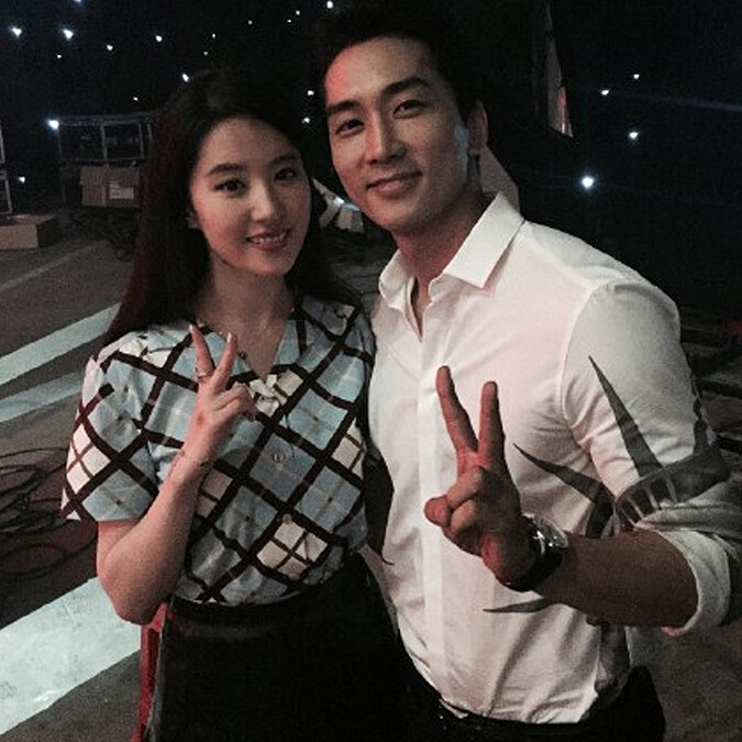 不愧是歐巴！宋承憲公開告白劉亦菲：見到你之後我起了貪念…