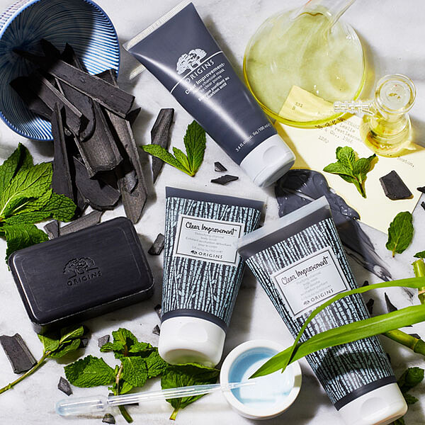 品木宣言泥娃娃活性碳身體保養，毛孔髒污通通吸乾淨！