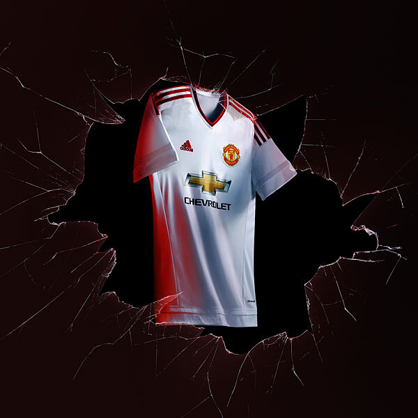 經典重生adidas曼聯客場球衣全新開賣