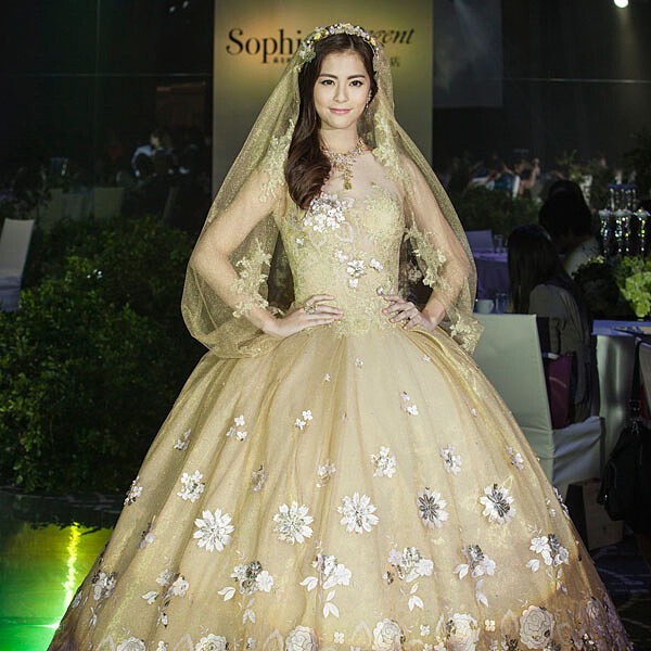 蘇菲雅25周年大秀 任容萱披百萬鉑金奢華婚紗預演夢想婚禮!