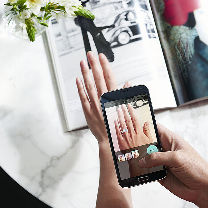 Tiffany的小心機！全新APP讓你在家就能試戴鑽戒過過癮