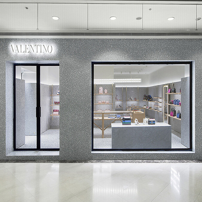 男款配飾不二家 VALENTINO微風店帥氣開幕！