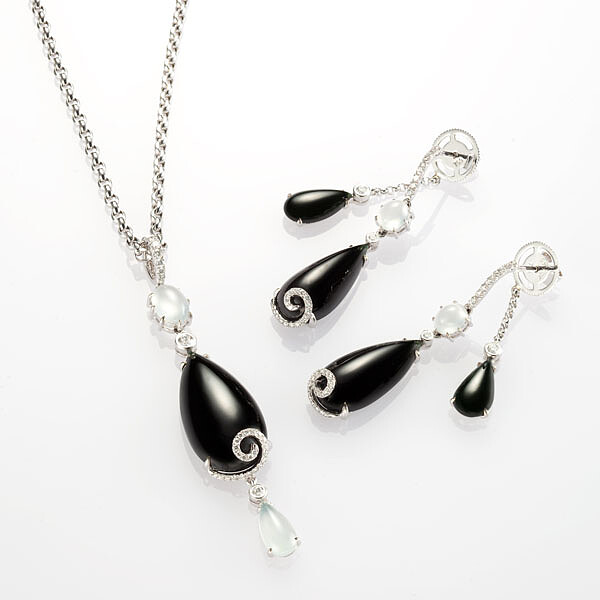 JADEGIA玉世家秋冬時尚推薦 永不褪色的黑白經典！