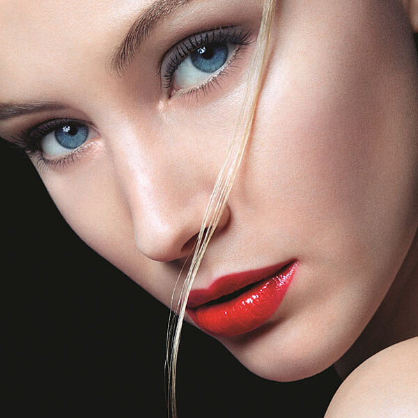 Giorgio Armani奢華訂製琉光唇萃 煥發飽滿琉光唇色