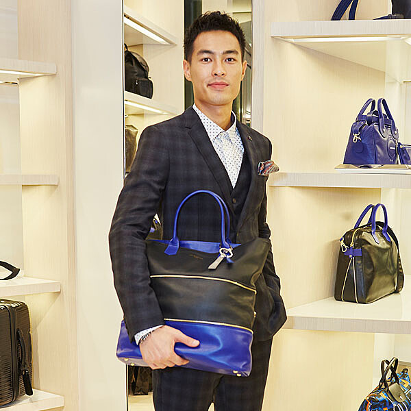 楊祐寧帥氣現身Longchamp高雄巨蛋形象店開幕剪綵