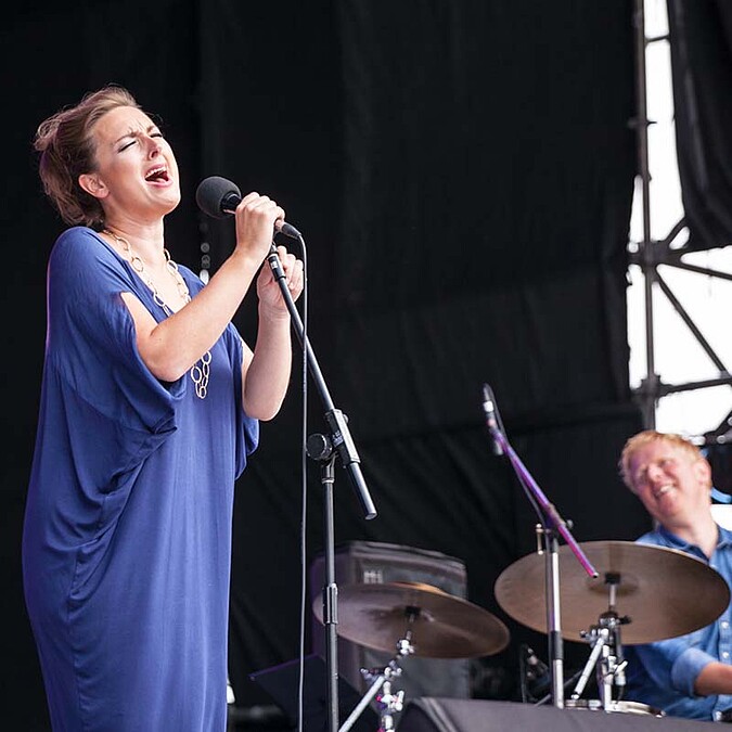 微風佐月光，一起來享受免費爵士樂派對吧！