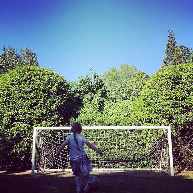 維多莉亞頭大拉！小哈潑說她以後要去踢足球！