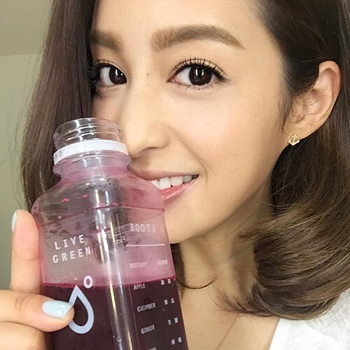 完美控制狂莫允雯 原來包包都裝這些美妝小物 (護唇密技一定要學)