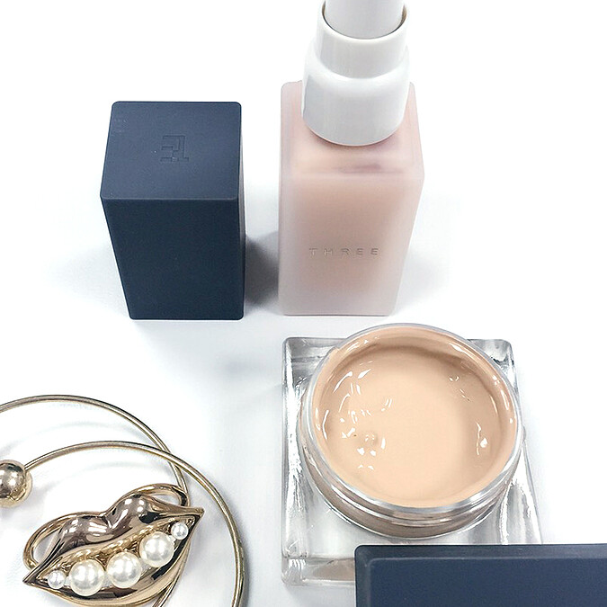 編輯開箱文—找回迷人細緻光澤 Three凝光煥顏晶粉霜