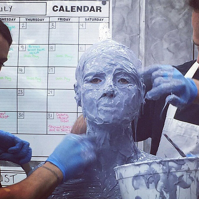 蝴蝶裝、老太婆，然後是......超模海蒂克隆瘋狂萬聖節變裝過程搶先曝光