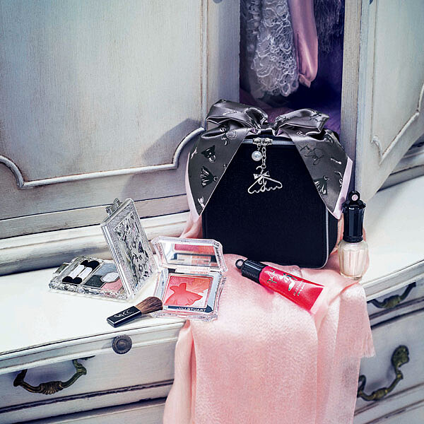 滿載女孩夢想的JILL STUART 時尚衣櫃聖誕彩妝獻禮