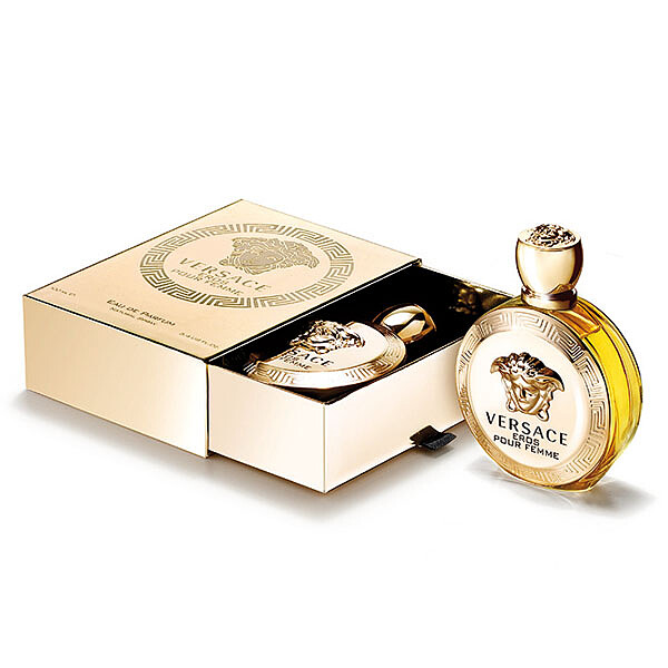 荷蘭超模Lara Stone化身希臘女神 綻放VERSACE女郎的熱情魅力