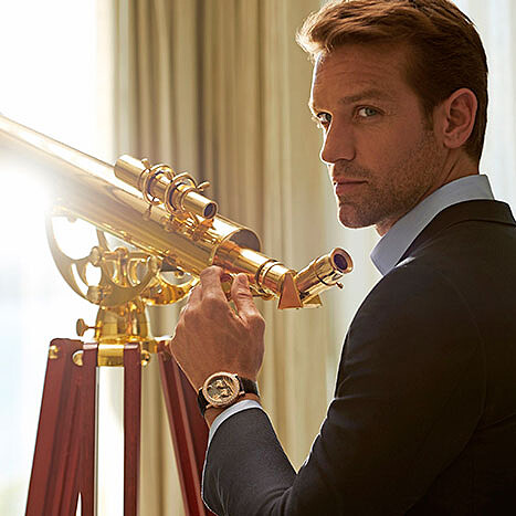 伯爵用時間、穹蒼和明月在錶盤上合譜一闋優美詩歌