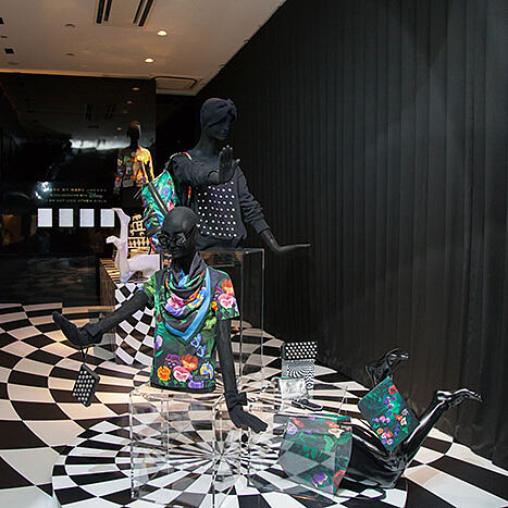  Marc Jacobs 重新詮釋「愛麗絲夢遊仙境」 就是要你與眾不同