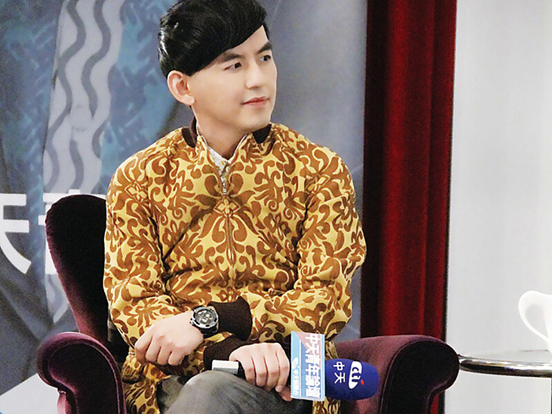 黃子佼：回想那一條長長「寂寞道路」