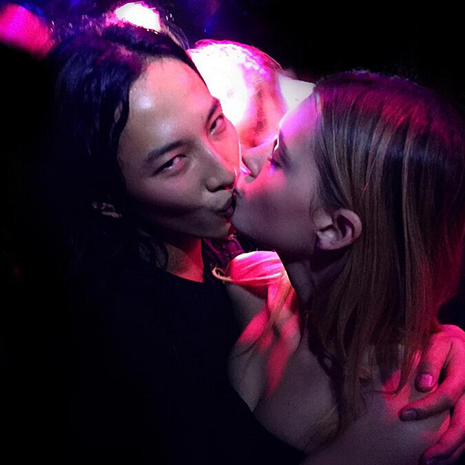 【巴黎時裝週】王大仁Balenciaga畢業秀飛吻告別！3位火紅星二代化身女神開走力挺到底