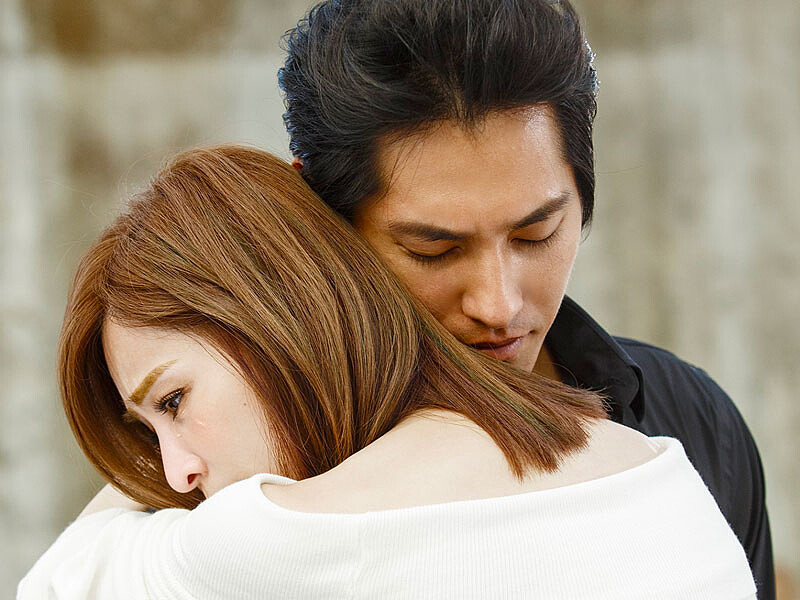 觸不到的戀人！王心凌《遠在眼前的你》MV與藍正龍互飆內心戲