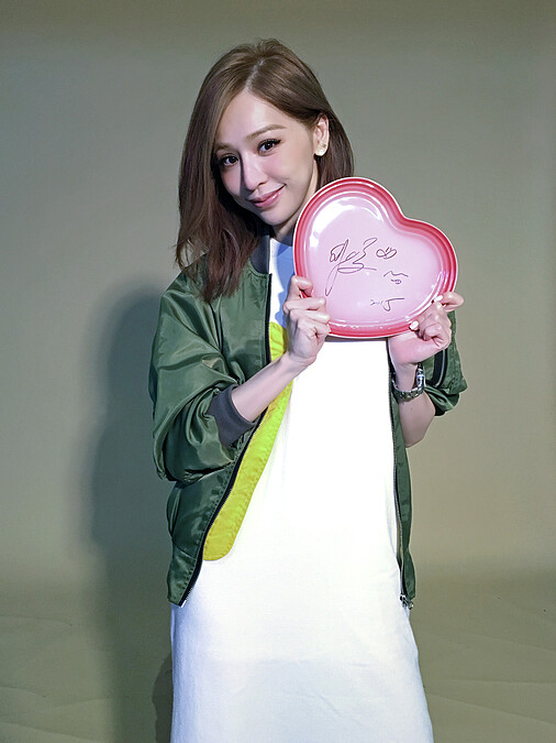 Marie claire X Le Creuset 接力裙襬澎澎Run,名人簽名盤限時愛心競標