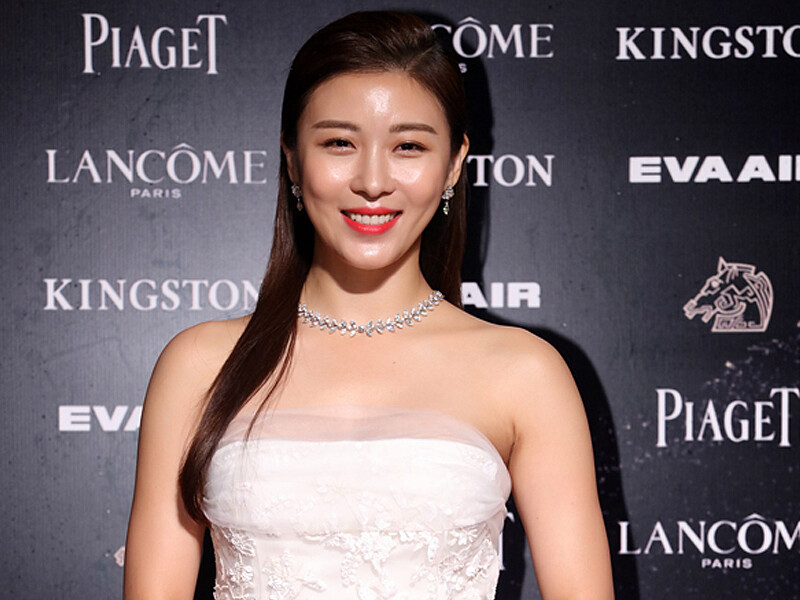 韓國的姊果然正！直擊河智苑金馬現場化妝包的秘密