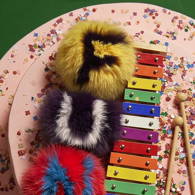 歐美名人最愛的ABCharms彩球吊飾，打造專屬你的字母毛球