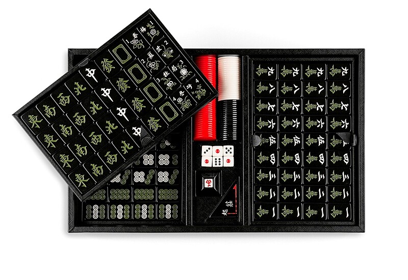 Prada聖誕禮物超貼心！一副麻將讓你從耶誕一路嗨到新年