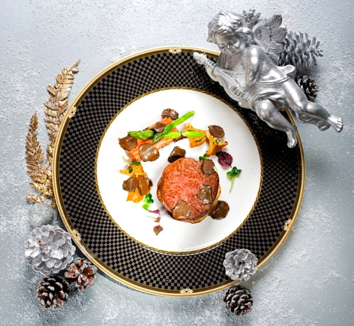 氣勢系聖誕餐盤怎麼擺，The Ritz-Carlton Cafe給你好靈感