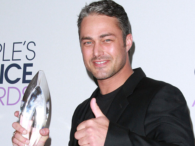 性感硬漢嘴超甜!女神卡卡未婚夫獲獎喊:「寶貝我愛你,妳是我的靈感!」