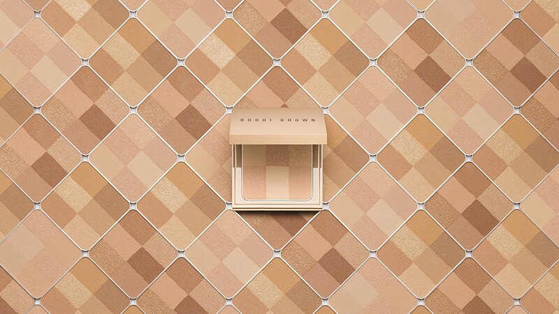 歐美部落客都在瘋的頻閃妝！全靠這塊彷若裸膚的蜜粉餅